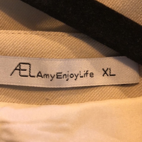 AEL Amy Enjoy Life Minimalist Short Sleeved Deep V Neck Full Cut Sheath Dress - Picture 10 of 13